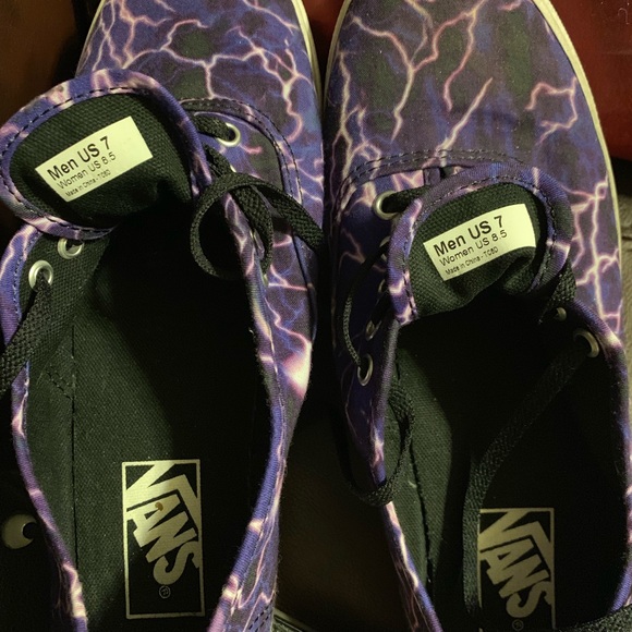 Vans - Picture 3 of 7